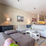 Apartment Side Luxury Steps To The Lela - Happy *