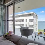 Apartment Side Luxury Steps To The Lela - Happy