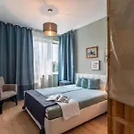 Side Luxury Steps To The Lela - Happy Apartment