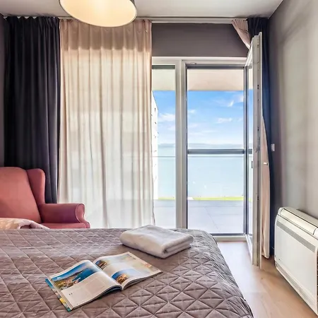 Side Luxury Steps To The Lela - Happy * Balatonlelle