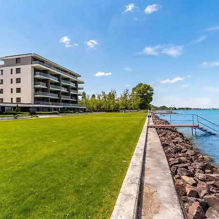 Side Luxury Steps To The Lela - Happy Balatonlelle