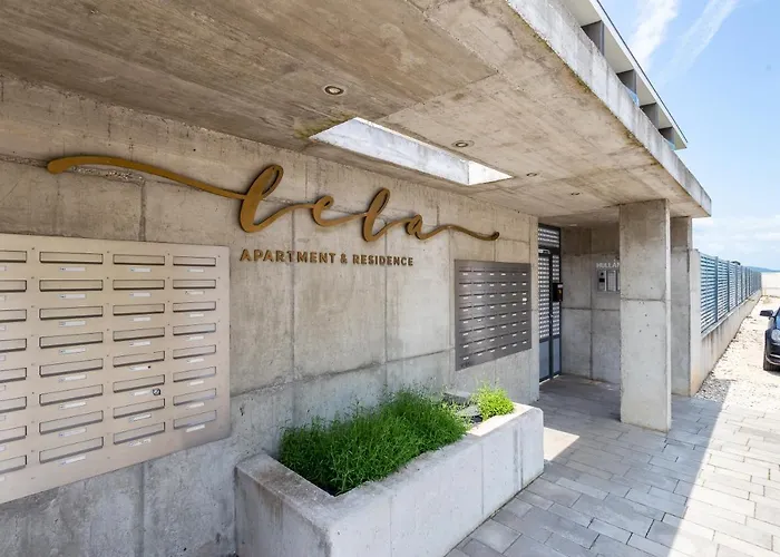 Side Luxury Steps To The Lela - Happy דירה