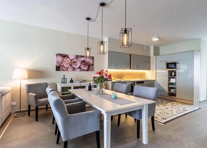 Side Luxury Steps To The Lela - Happy 발라톤엘