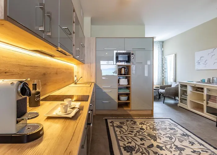 Side Luxury Steps To The Lela - Happy 아파트