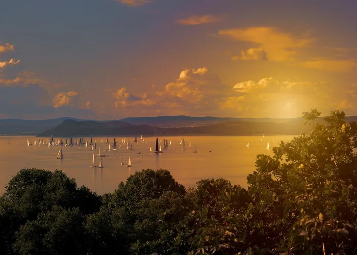 Side Luxury Steps To The Lela - Happy * 발라톤엘