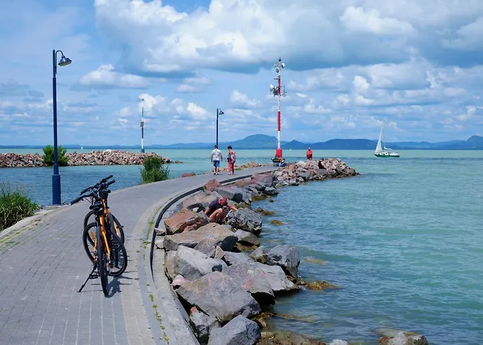 아파트 Side Luxury Steps To The Lela - Happy 발라톤엘