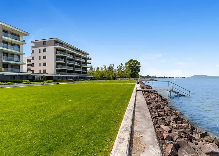 Side Luxury Steps To The Lela - Happy 발라톤엘