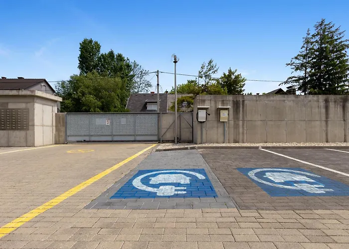 아파트 Side Luxury Steps To The Lela - Happy 발라톤엘