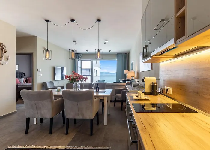 Side Luxury Steps To The Lela - Happy *