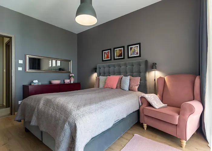 Side Luxury Steps To The Lela - Happy * 발라톤엘